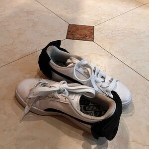Puma Classic White and Black Sneakers sz6